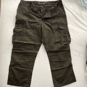 New without tags, men’s Old Navy cargo pants, 32 x 30.